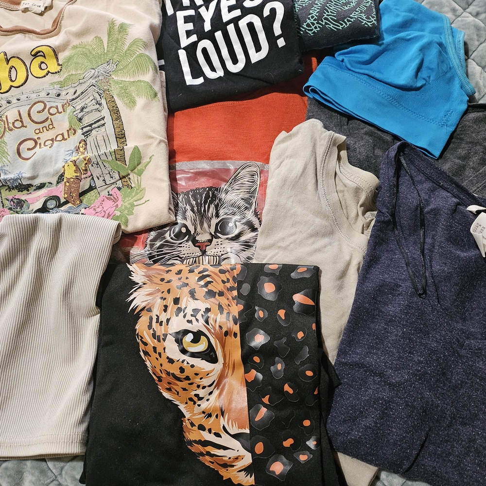 Assorted Graphic and Solid T-Shirts - Picture 4 of 4